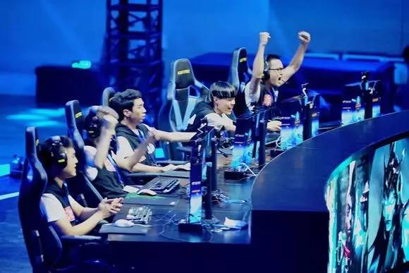 Smash + Keria 的对线崩溃，整个线路爆炸！ Peanut 完全击败了 Oner ， Hanwha Life Esports 稳定得分